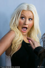 组图：克里斯蒂娜捧场美国好声音 丰满巨波遭袭