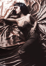 组图：张辛苑化身名伶 低调演绎优雅奢华风