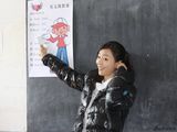 高清组图：张静初公益在行动 深入贫困山区支教