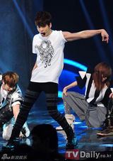 组图：《M！Countdown》BigBang获第一 SHINee回归