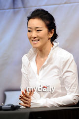 组图：巩俐首尔出席《谍海风云》韩国发布会