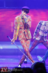 组图：韩女团舞台装尺度无下限 薄纱透视露底