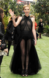 高清图：《白雪公主与猎人》伦敦首映 塞隆美艳