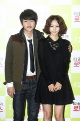 高清组图：宋钟基韩艺瑟新片《攒钱罗曼史》试映会