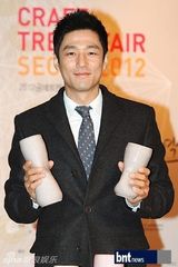 组图：韩星池珍熙任2012工艺博览会宣传大使