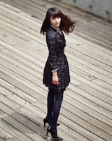 高清组图：河智苑秋装写真 妆容精致干练成熟