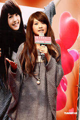 高清：杨丞琳圣诞开单身派对 解释单身三年原因