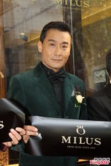 组图：梁家辉沪上吸金 私下被彭于晏叫“爹地”