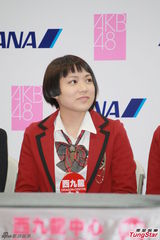 AKB48姐妹团旋风袭港 甜笑击掌粉丝乐翻天