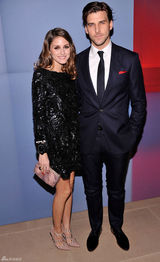 高清组图：纽约名媛奥利维亚-巴勒莫黑裙亮相