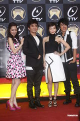 高清组图：音乐金曲奖主持人亮相 吴宗宪携手侯佩岑