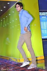 组图：金荷娜车太贤等助阵韩片《委托人》VIP首映式