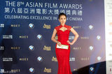 组图：何琳亮相亚洲电影大奖 红裙展成熟魅力