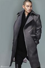 组图：杜奕衡拍摄时尚大片 尽显男人本色