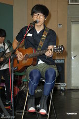 组图：卢广仲不畏台风彩排 郭采洁探班送补品