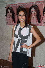 组图：钟嘉欣将办个唱 首度尝试跳舞突破自己