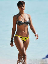 组图：蕾哈娜庆25岁生日 最爱比基尼大盘点