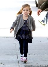 组图：詹妮弗加纳肚大如箩将生 女儿很萌很可爱