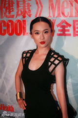 组图：霍思燕摩登黑裙出席时尚盛典 烈焰红唇抢镜