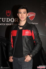 组图：李治廷欲带妈妈探班范冰冰