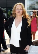 高清组图：《颠倒众生》亮相 海报女星唐纳薇现身