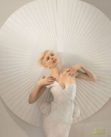 高清图：米歇尔-威廉姆斯登封面 清新写真唯美动人