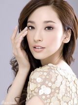 吴佩慈写真优雅大气 将清纯与成熟混搭