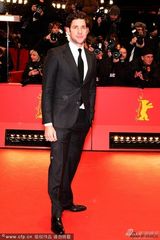 组图：《应许之地》首映 简-方达穿皮草助阵