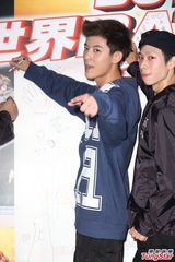 组图：敖犬尬舞宝刀未老 气喘自嘲人老变退步