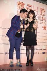组图：林忆莲获最佳国语女歌手 常石磊代领