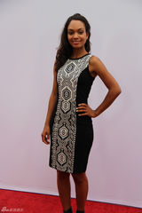 组图：《赤焰战场2》首映 威利斯陷三角恋