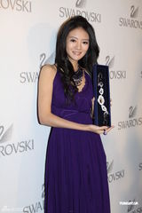 组图：安以轩露背长裙亮相上海 透露再接演时装剧