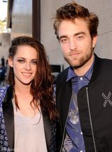 组图：暮光铁三角休闲亮相青少年选择奖