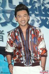 组图：苏有朋回台演警察 自嘲像大叔