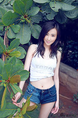 组图：林静池边甜美写真曝光 穿热裤秀性感蛮腰