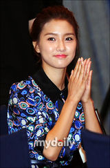 组图：韩剧《千次的吻》记者会 金素恩柳镇宣传