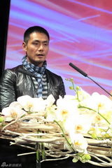 组图：邵兵型酷现身盛典 时尚征服论风靡微博