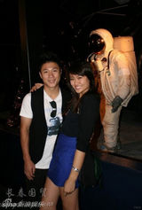 幻灯图：李小鹏与娇妻生活照曝光 金童玉女秀恩爱