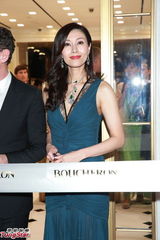 组图：李嘉欣性感亮相优雅妩媚