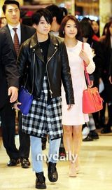 组图：韩团f(x)出席粉丝签名会 宋茜拍戏缺席