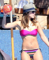 组图：杰西卡-阿尔芭比基尼照曝光展现火辣身材