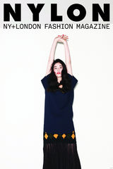 组图：韩星郑恩彩拍写真 低胸上阵秀身材