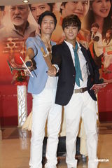 组图：张峻宁李菲儿出席《幸福的面条》发布会