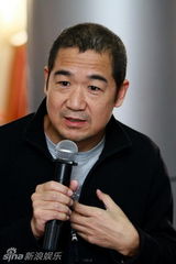 组图：张国立牛莉南京福利院做公益