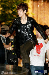 组图：韩团EXO首尔合体举办新碟粉丝签名会