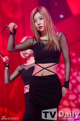 组图：Rain复出霸气夺冠 东方神起帅气回归