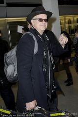 组图：简-方达机场秀剪刀手 蒂姆罗宾斯不摆谱