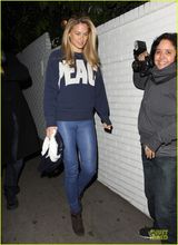 组图：芭儿-拉法莉素颜外出 满脸雀斑强颜欢笑