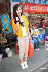 高清组图：港姐港男再战街头 休闲装扮亲和力十足