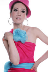 组图：芙蓉姐姐夏日写真 薄纱裹玉体露美腿